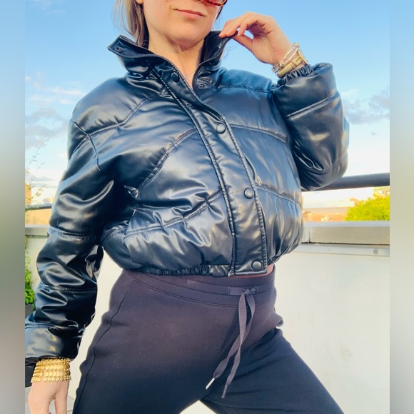 Zara Black Patent Vegan Leather Crop Puffer - Picture 4 of 16